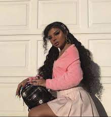 Pin By Allaroundaesthetic On Y2k Aesthetic Curly Hair Styles Naturally Bad Girl Aesthetic Curly Hair Styles
