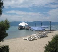 Pour vos vacances en grèce, club med vous accueille dans son village de gregolimano.posé sur les eaux azur de la mer égée, le cap de gregolimano, sur l'île d'eubée, pointe son nez de sable blanc et défie les montagnes qui lui font face. Strand Bilder Club Med Gregolimano Gregolimano Holidaycheck