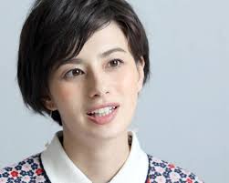 本名：ホラン 千秋 生年月日：1988年9月28日 年齢：31歳（2020年5月現在） 出身地：東京都多摩市 血液型：a型 身長：160cm 体重：不明 活動内容：女優・タレント・ニュースキャスター・ラジオパーソナリティなど 所属グループ：なし 事務所：アミューズ ãƒ›ãƒ©ãƒ³åƒç§‹ã®çµå©šç›¸æ‰‹ã¯äº•ä¸Šè²´åšã‚¢ãƒŠ å½¼æ°ã‚„å¤«ã¨ã—ã¦ãŠä¼¼åˆã„ã®å£°
