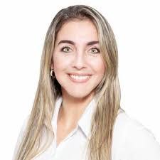 Sara Duque's Instagram, Twitter & Facebook