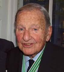 THE MASTER SHEPHERDS HER FLOCK OVER LONDON BRIDGE FROM BATTLEFIELDS TO  BUTTERFLIES THE GLORIES OF ST PAUL'S CATHEDRAL FLOWERS