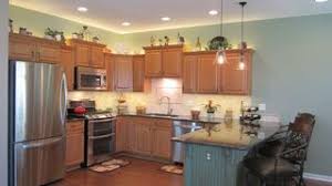 5 top wall colors for kitchens with oak