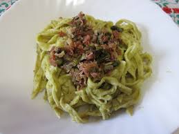 La pasta con asparagi è un primo piatto primaverile semplice e gustoso a base di asparagi, pasta, cipolla, erbe profumate! Tagliatelle Con Crema Di Asparagi E Speck La Cucina Azzurra Di Francesca