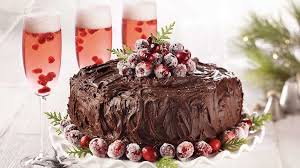 Gateau Au Chocolat Noir Et Aux Canneberges Givrees Recipe Forest Cake Cake Christmas Food