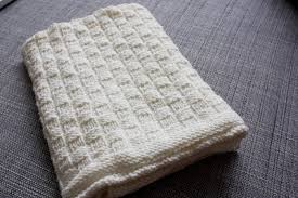 Https I Pinimg Com Originals Ae 22 B9 Ae22b9e28a3a0590caff94c54b808cb2 Jpg Gestrickte Babydecke Decke Stricken Anleitung Babydecke