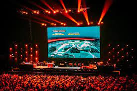 De wedstrijd wordt wereldwijd in meerdere landen uitgezonden. Ziggo F1 Live Duizenden Supporters Zien Max Verstappen Winnen In De Ziggo Dome