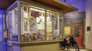 100 jahre tag der arbeit war der ausgabeanlass für die letzte 10 mark münze der ddr. Ddr Museum Alltag Im Takt Des Sozialismus Bilder Fotos Welt