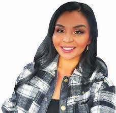 Rachelle Wells's Instagram, Twitter & Facebook