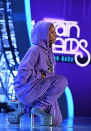 Erykah Badu The First Time I Saw Your Face Erykah Badu Photos Photos Bet Presents 2017 Soul Train Awards Show Erykah Badu Style Erykah Badu Soul Train