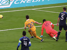 2,225 likes · 4 talking about this. France Moldavie L Enorme Bourde De Clement Lenglet Gq France