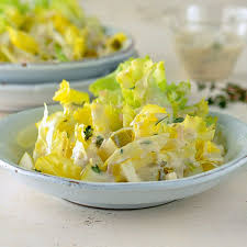 Endiviensalat Macht Appetit Die Enthaltenen Bitterstoffe Regen Die Verdauungssafte An Und Unterstutzen Die Korperabwehr Endiviensalat Salat Endivie