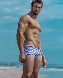 Scott Disick's package - a paparazzi shot from QueerClick gossip that is a hot topic.