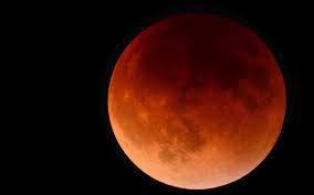 An eclipse of the moon (or lunar eclipse) can only occur at full moon, and only if the moon passes through some portion of earth's shadow. Eclipse Lunar Informacion Y Caracteristicas