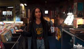 Our Favorite Zoe Kravitz Looks From Hulu S High Fidelity Zoe Kravitz Kravitz Zoe