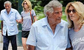 Get to know the 'way you look tonight' singer's gorgeous spouse! Tony Bennett 94 Enjoys Stroll In Hometown Nyc With Third Wife Susan Crow 54 Daily Mail Online