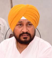 राहुल गांधी को धोखा हमेशा अपने ही देते हैं 2022 में राहुल गांधी ने एक दलित  विधायक को मुख्यमंत्री बना दिया आज वही चरणजीत सिंह सवाल कर रहे है की ...