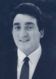 Tony dallara (nom de scène antonio lardera, né à campobasso le 30 juin 1936, est un chanteur, acteur et personnalité de télévision italien. Tony Dallara Biografia Canzoni Storia E Vita