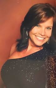 Melissa Phelps's Instagram, Twitter & Facebook