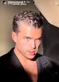 Who's your fave leading man?? I can't choose between three of them 😉