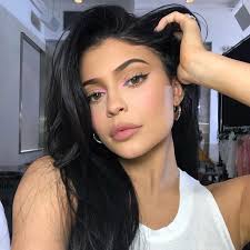 The kylie jenner makeup line has taken over the makeup world. Kylie Jenner Makeup 10 Beauty Products To Copy Her Look Photo 1