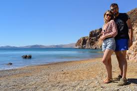 Σε αυτό βοηθά πολύ το γεγονός πως οι. E3ereynwntas Thn Lhmno Ena Nhsi Gemato Ekplh3eis