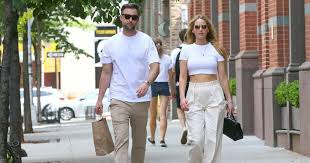 Jennifer shrader lawrence is an american actress. Jennifer Lawrence Met Fin Aux Rumeurs Sur Sa Possible Grossesse