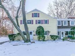 1067 Village Dr Hauppauge Ny 11788 Zillow Old Houses House Styles Mansions
