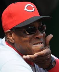 Cincinnati Reds Pitcher Alfredo Simon Holds Foto de stock de contenido  editorial