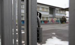 .αυξημένου κινδύνου, πολύ αυξημένου κινδύνου και μητροπολιτικών περιοχών, καθώς και τα καταστήματα play όλης της χώρας θα παραμείνουν κλειστά έως τις 15 φεβρουαρίου στις 06:00 π.μ. Kleista Sxoleia Kai Thn Trith 15 1 Fosonline