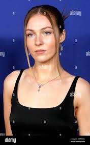 Michelle Oakley's Instagram, Twitter & Facebook