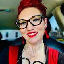 Hollie Roach's Instagram, Twitter & Facebook