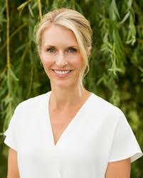 Emily Keeton's Instagram, Twitter & Facebook