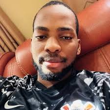 Okay, I admit we should give David a chance, but even with Henry wearing  that new superman suit he's still way cooler than David.