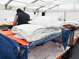 $49.8 eur aluminium feldbett bundeswehr bett camping outdoor gästebett army bw $3.99 eur foto bundeswehr soldat vor bett an der wand wk 1 reservisten bild 21/31 fotos, briefe. Bundeswehr Stellt Kasernen Fur Fluchtlinge Politik