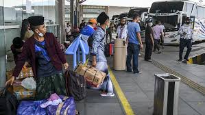 Mudik (oleh kbbi disinonimkan dengan istilah pulang kampung) adalah kegiatan perantau/pekerja migran untuk pulang ke kampung halamannya. Presiden Jokowi Dan Menteri Kabinet Tak Mudik Bagian 1