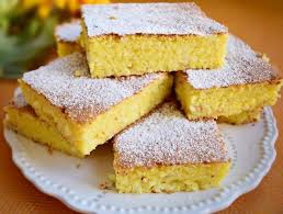 200 gr faina 2 oua 2 linguri de zahar 125 ml lapte 2 lingurite praf de copt 1/2 lingurita bicarbonat de sodiu 1 baton de vanilie kotanyi putina sare. PrÄƒjiturÄƒ Cu MÄƒlai È™i Lapte BÄƒtut