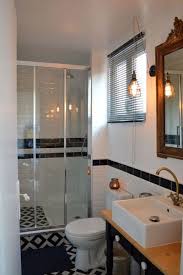 Autre couleur classique mais tout aussi chic, le noir.il peut d'ailleurs être associé à des carreaux blancs pour créer un effet de carrelage géométrique. Carrelage Metro Inspiration Et Idees Deco Pour Cuisine Et Salle De Bain Cote Maison