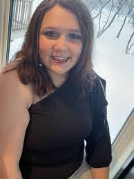 Elly Minor's Instagram, Twitter & Facebook