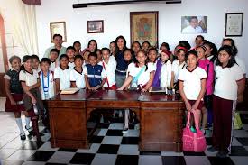 Carlos ulises sansores san román, hermano de la próxima gobernadora de campeche, layda sansores, falleció el día de hoy, de acuerdo con varias personas que expresaron sus condolencias. Recibe Alcaldesa A Alumnos De La Primaria Ulises Sansores Campeche Com Mx
