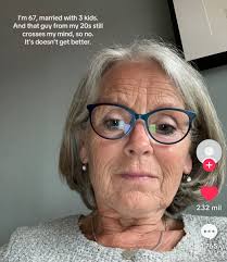 Mely López (Artist Arc) (@Melylopezgmz)