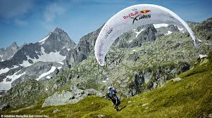 Across the alps by foot and paraglider. 3 Vip Packages Furs Red Bull X Alps Von Salewa Gewinnen