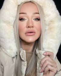 East 17 “stay another day” Christmas vibes. It's xmas eve and I don't know  about you but I'll be sipping