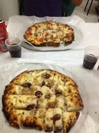 Il nostro trancio di pizza al taglio ha dimensioni. Pizza Tonno Cipolla E Olive E Pizza Norcina Salsiccia E Cipolla Foto Di Pizzeria Calvino Sicilia Tripadvisor