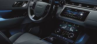 Range rover evoque kupejai līdzīgais siluets padara šo modeli par pilnvērtīgu pēcteci transportlīdzeklim, kas apbūra sirdis visā pasaulē. Range Rover Velar