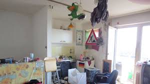 Wer mindestens 25 jahre alt ist und noch in der wohnung der eltern wohnt, hat grundsätzlich einen anspruch auf eine eigene wohnung und eine angemessene erstausstattung. Mieter Verwustet Wohnung Und Hinterlasst 30 000 Euro Schaden Hanau