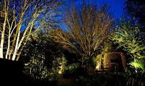 Led Gartenbeleuchtung Und Gartenlampen 85 Ideen Fur Akzentbeleuchtung With Images Garden Lamps Electric Garden Lights Backyard Garden Design