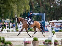 Laura collett is a british athlete and competes in eventing. Em Luhmuhlen Laura Collett Und Das Belgische Team In Fuhrung