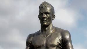 Fans can't stop rubbing this cristiano ronaldo statue's crotch. Messi S Name Painted On Ronaldo Statue In Portugal Tsn Ca