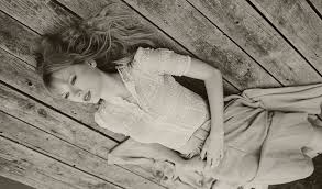 This project began the moment that scooter braun's media company, ithaca holdings, acquired her original recordings (masters. Taylor Swift At Red Era Photoshoot On We Heart It