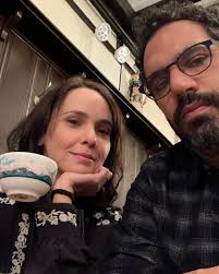 Débora Falabella comemora aniversário em Nova York com o marido